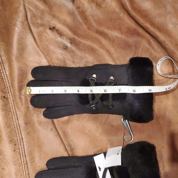 UGG genuine shearling gorgeous gloves! ladies size small in rich black. nwt. - Picture 9 of 11